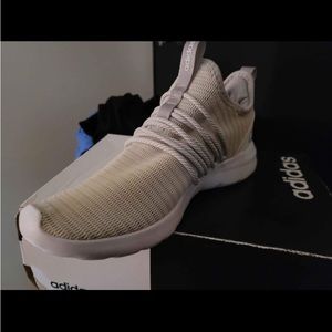 Never worn adidas men’s size 10